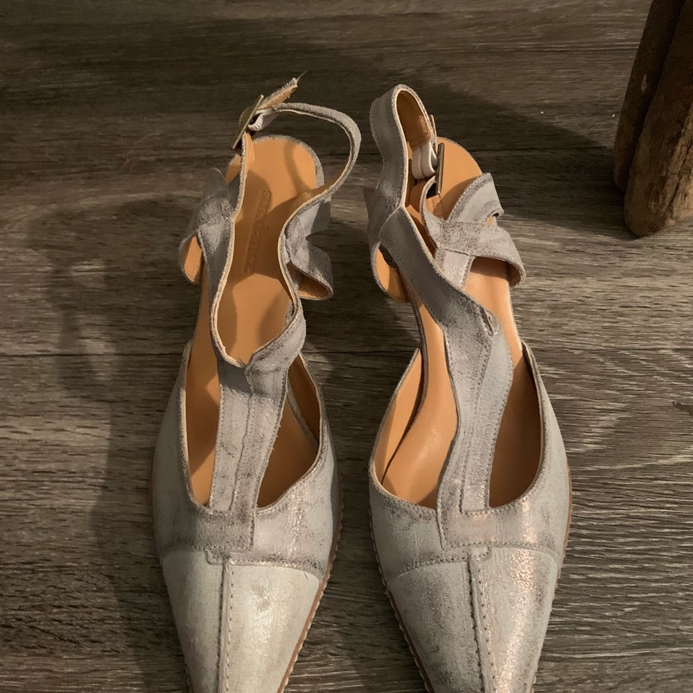 NEW SUNDANCE WOMENS SHOES